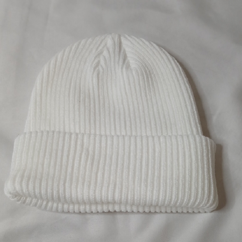 Moncler White Ribbed Beanie - Picture 2 of 3